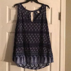 NWT. Sleeveless shirt. Blue